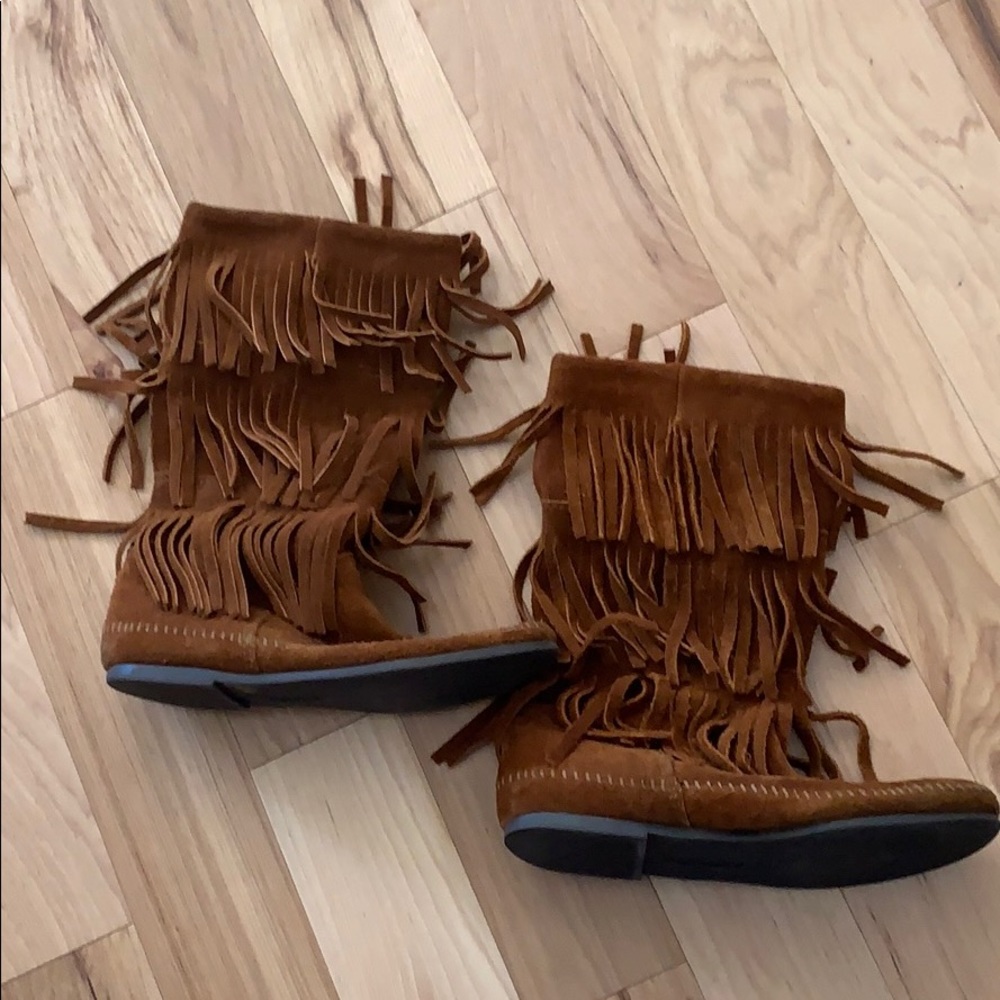 Minnetonka boots worn twice